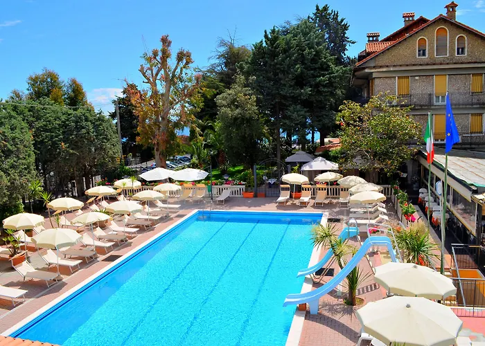 La Riserva Di Castel D'appio- Charme & Relax 호텔 3*