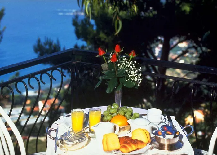 La Riserva Di Castel D'appio- Charme & Relax 3* 벤티밀리아