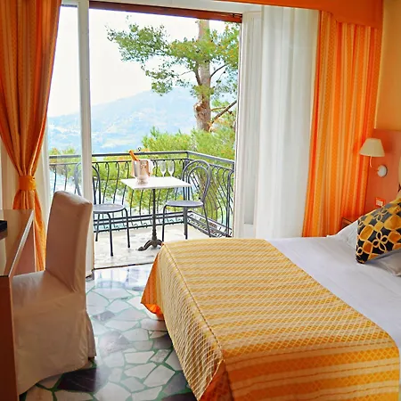 Hotell La Riserva Di Castel D'appio- Charme & Relax 3*