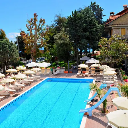 La Riserva Di Castel D'appio- Charme & Relax Hotell 3*