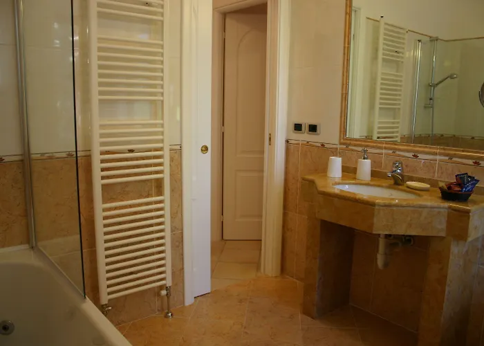 Hotel La Riserva Di Castel D'appio- Charme & Relax 3*